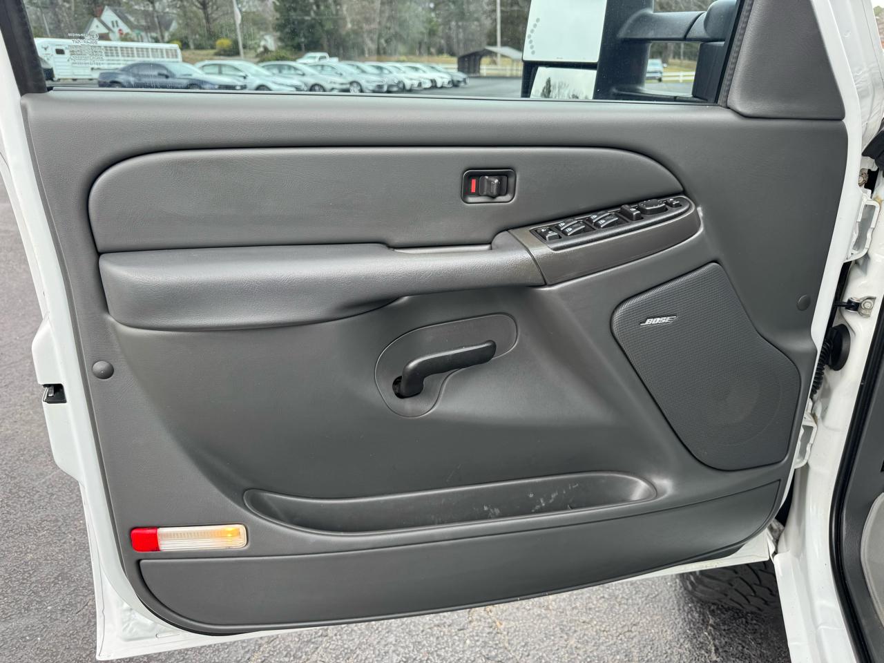 Chevrolet Silverado 2500HD Crew Cab 153" WB 4WD LT2 2006