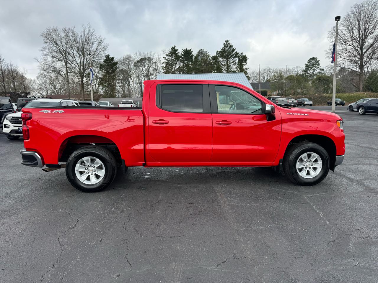 Chevrolet Silverado 1500 4WD Crew Cab 147" LT w/1LT 2025