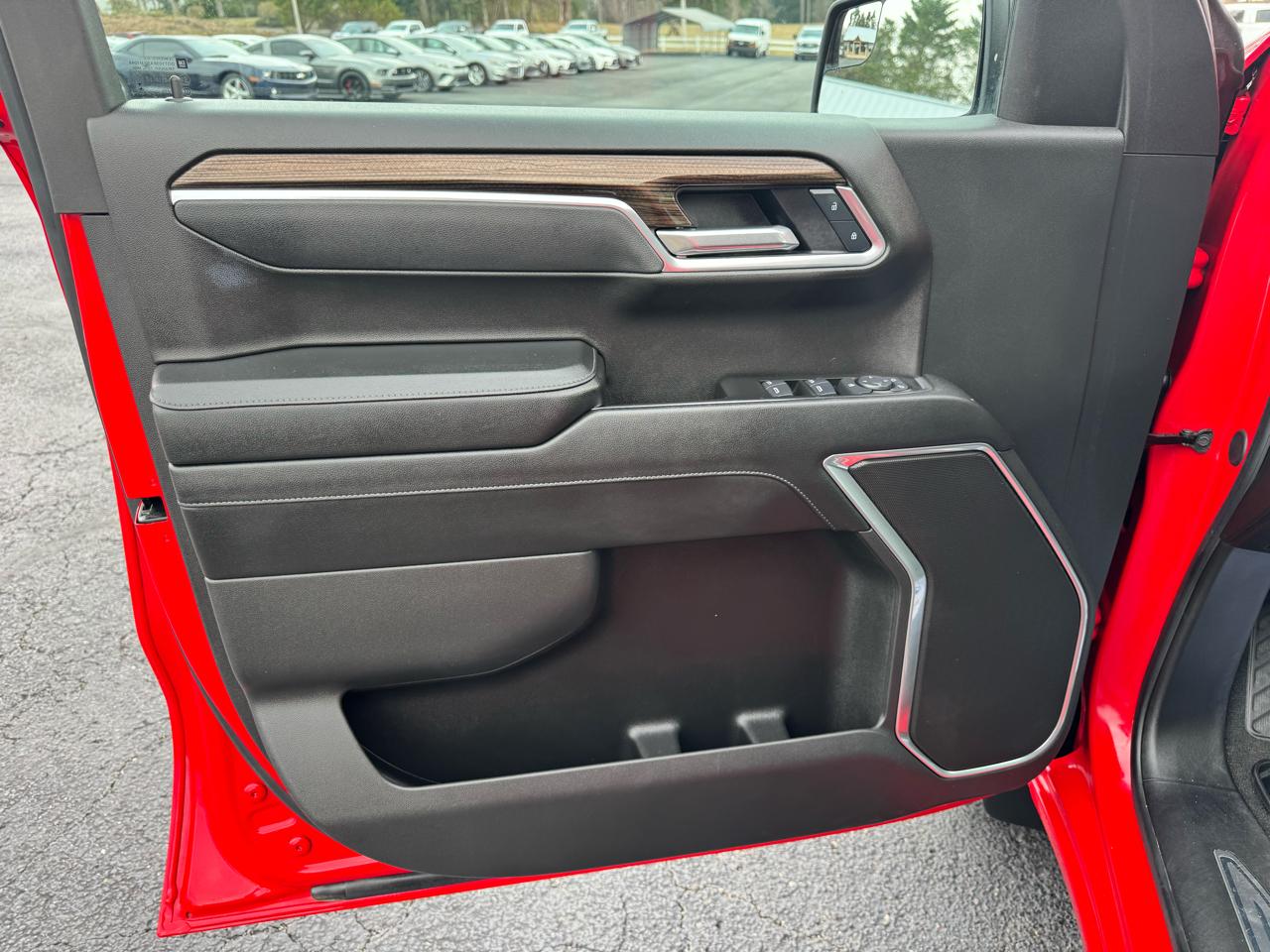 Chevrolet Silverado 1500 4WD Crew Cab 147" LT w/1LT 2025