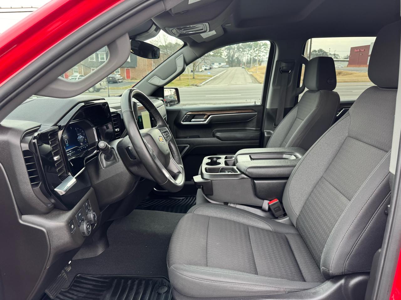 Chevrolet Silverado 1500 4WD Crew Cab 147" LT w/1LT 2025