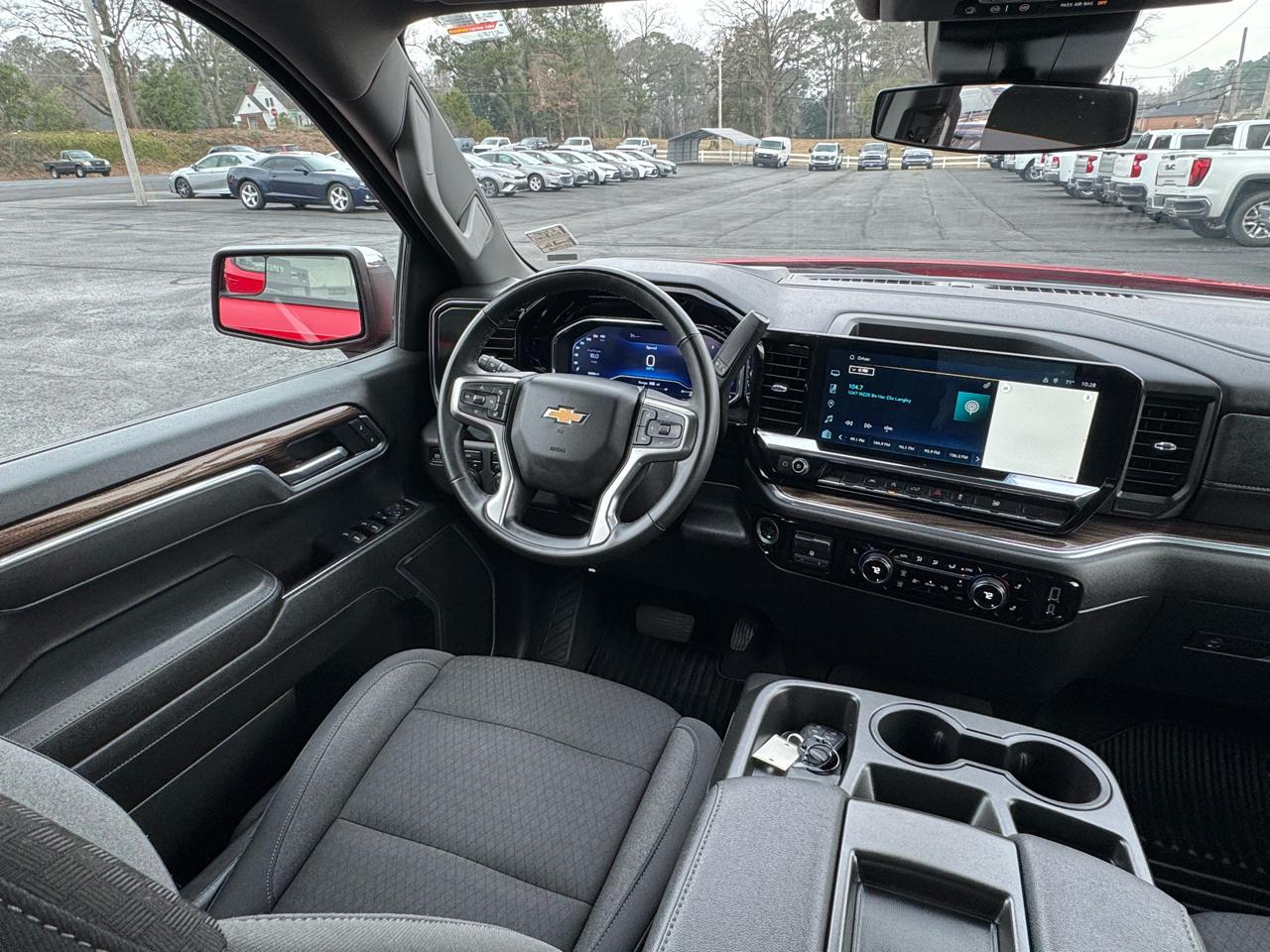 Chevrolet Silverado 1500 4WD Crew Cab 147" LT w/1LT 2025