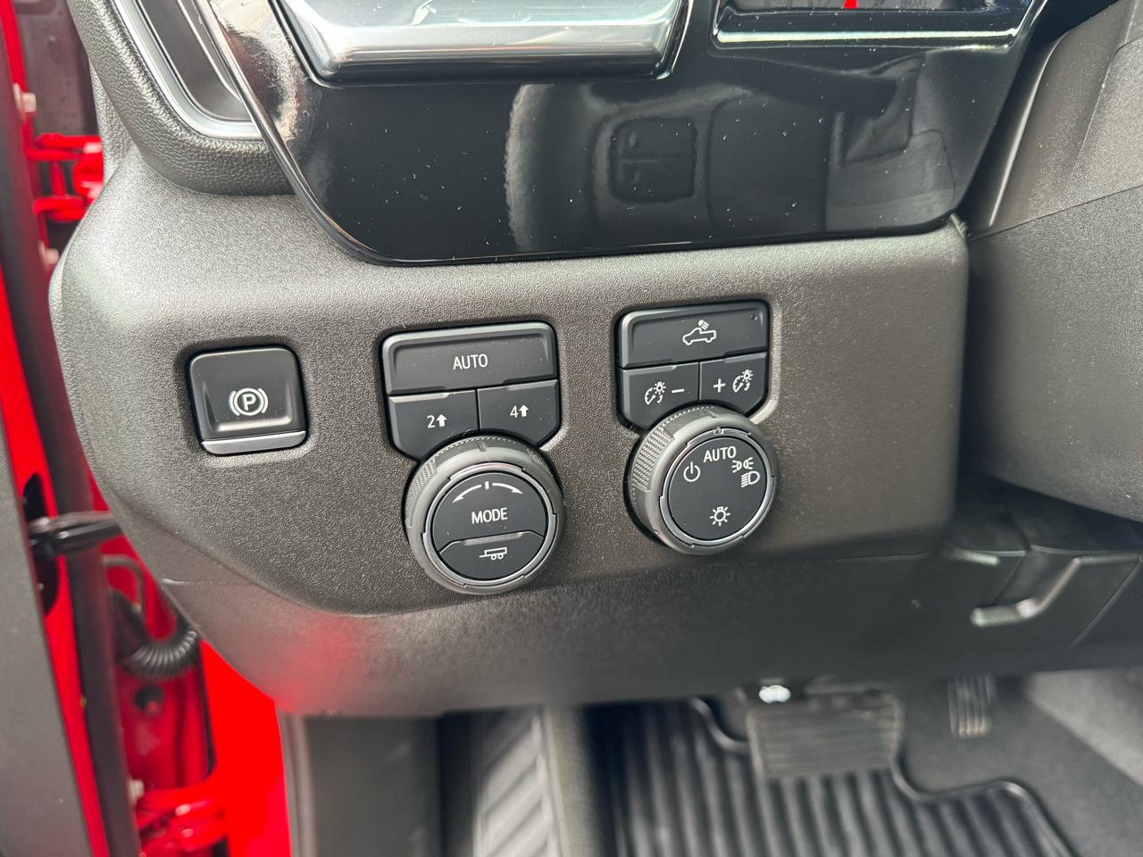 Chevrolet Silverado 1500 4WD Crew Cab 147" LT w/1LT 2025