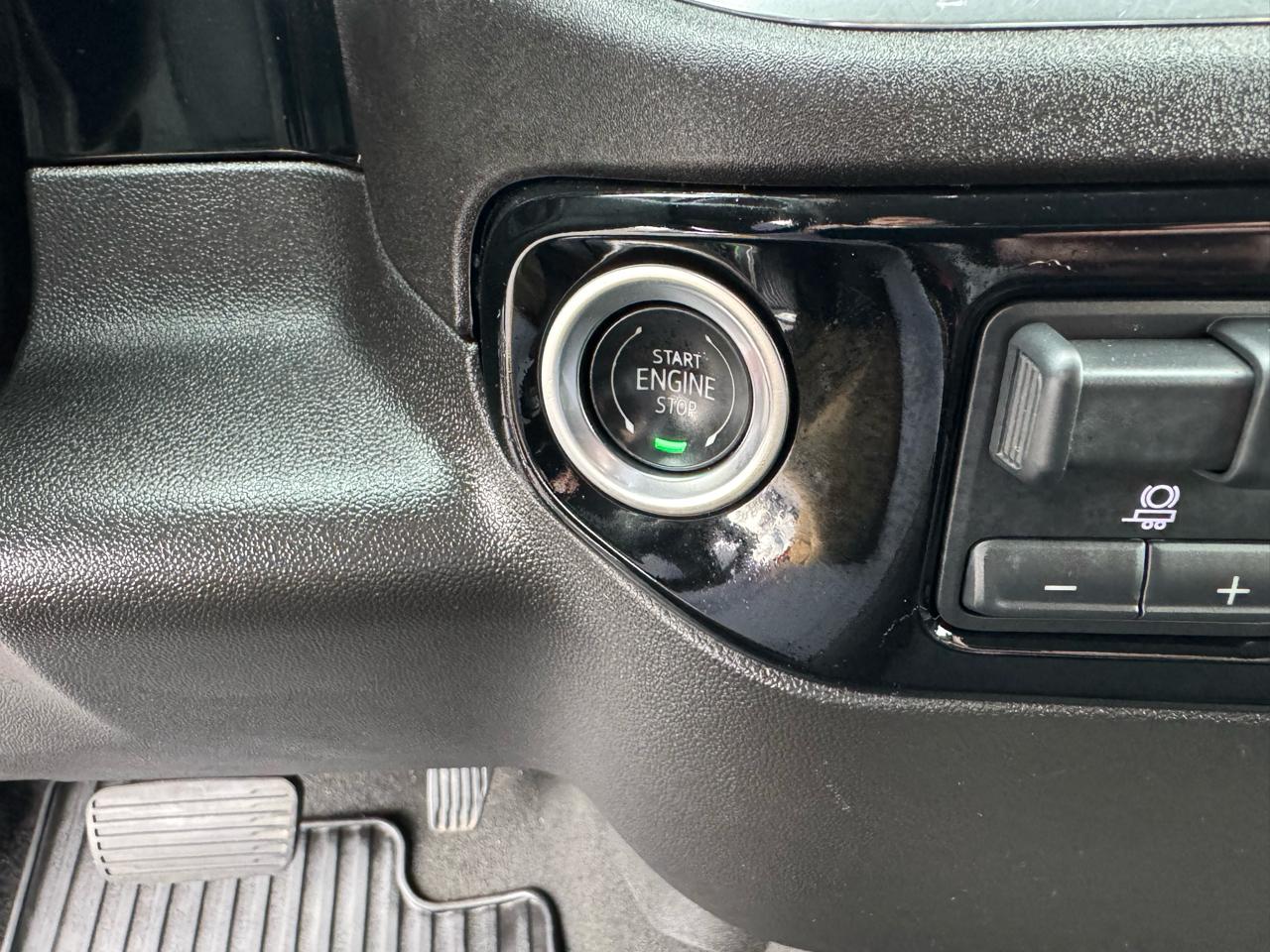 Chevrolet Silverado 1500 4WD Crew Cab 147" LT w/1LT 2025