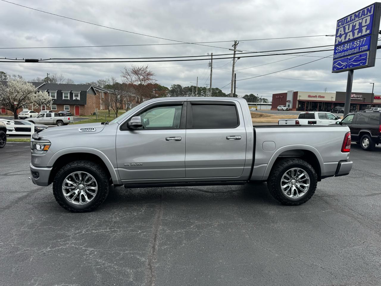 RAM 1500 Laramie 4x4 Crew Cab 5'7" Box 2021