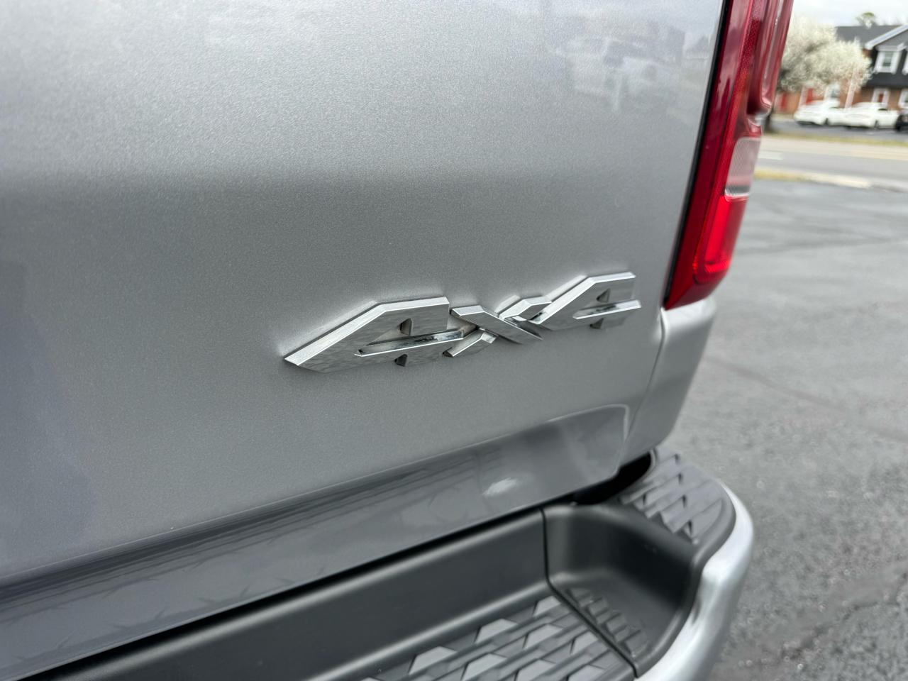 RAM 1500 Laramie 4x4 Crew Cab 5'7" Box 2021