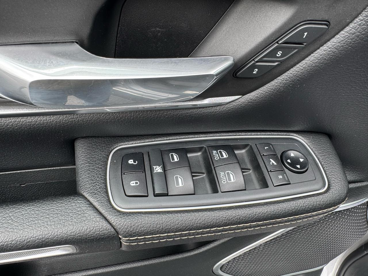 RAM 1500 Laramie 4x4 Crew Cab 5'7" Box 2021