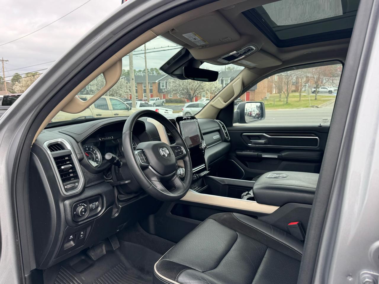 RAM 1500 Laramie 4x4 Crew Cab 5'7" Box 2021