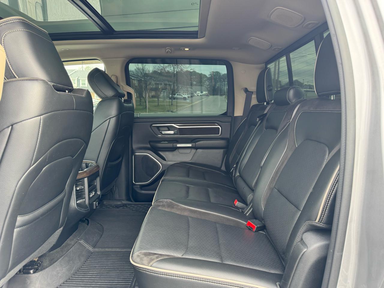 RAM 1500 Laramie 4x4 Crew Cab 5'7" Box 2021