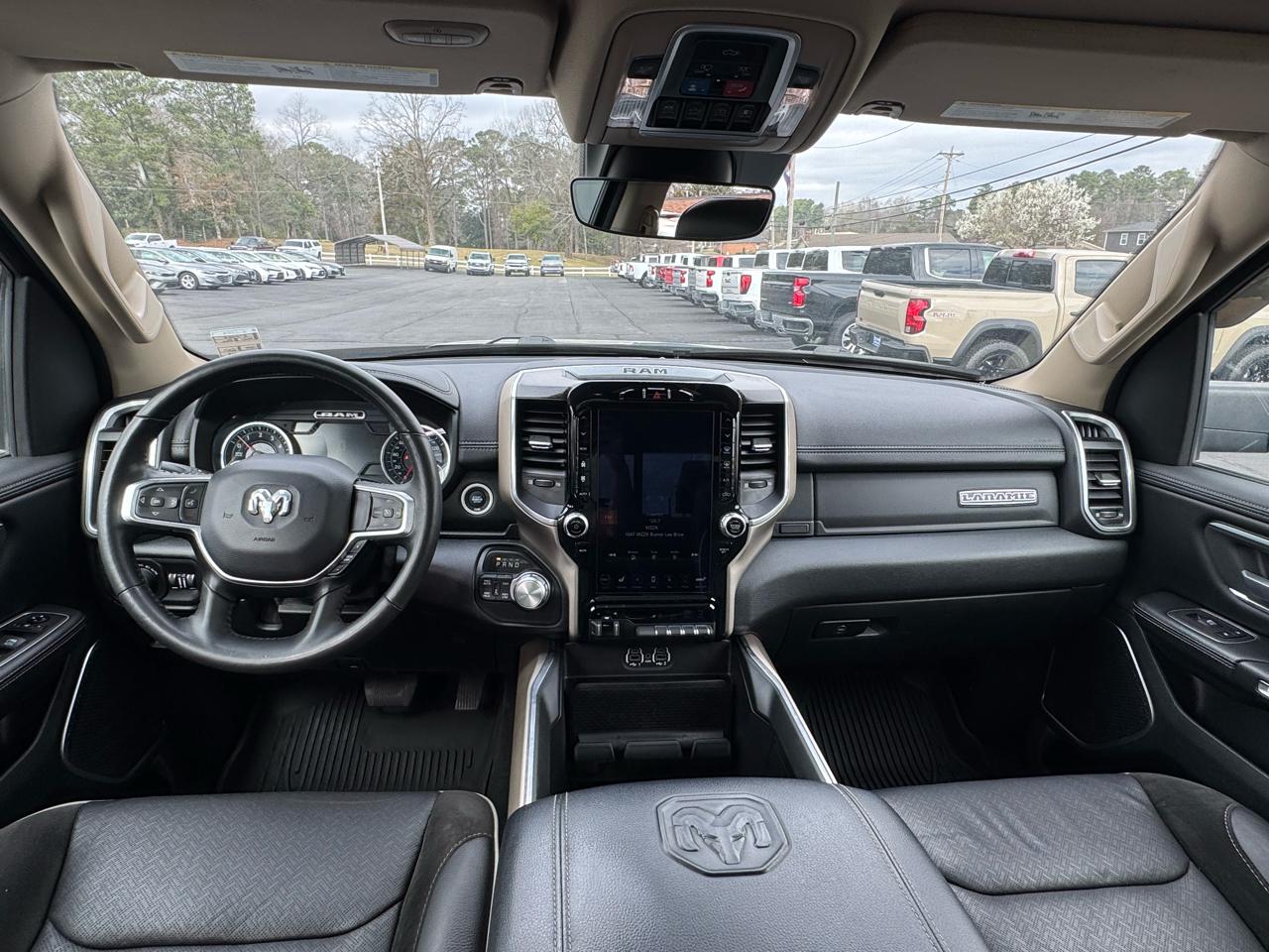 RAM 1500 Laramie 4x4 Crew Cab 5'7" Box 2021