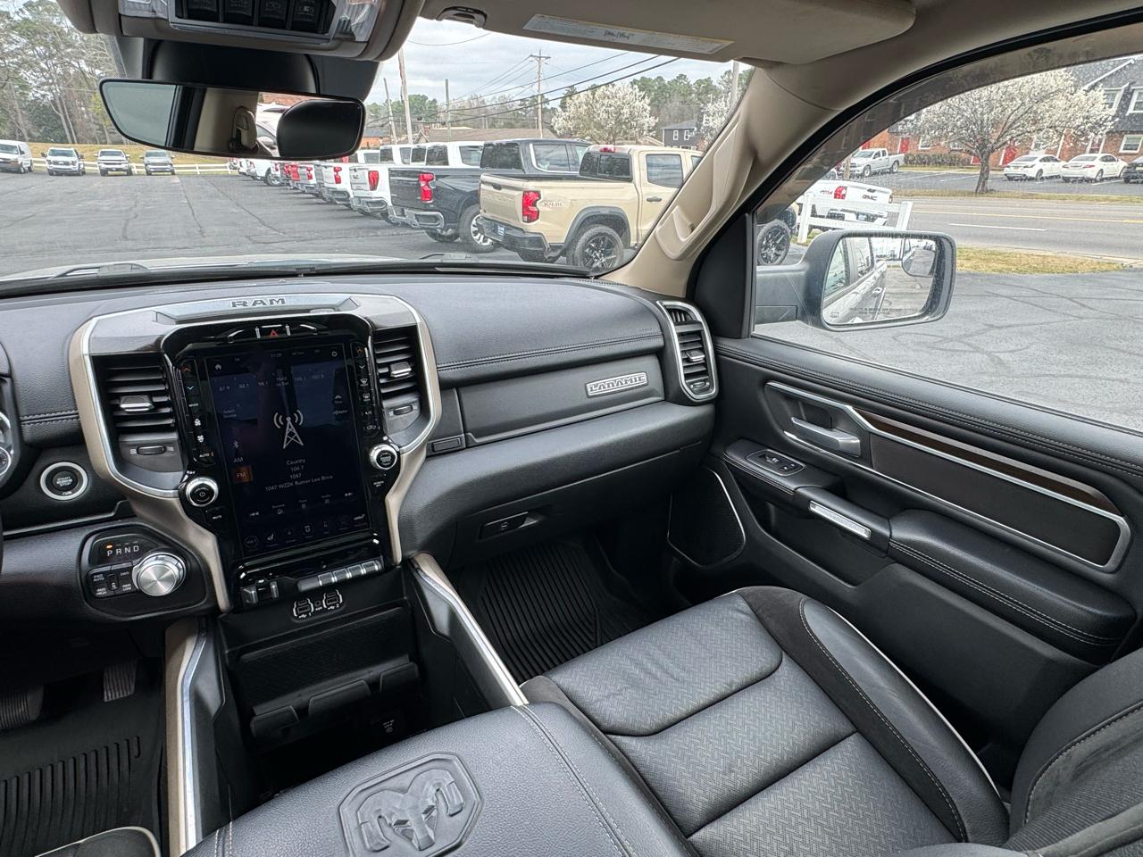 RAM 1500 Laramie 4x4 Crew Cab 5'7" Box 2021