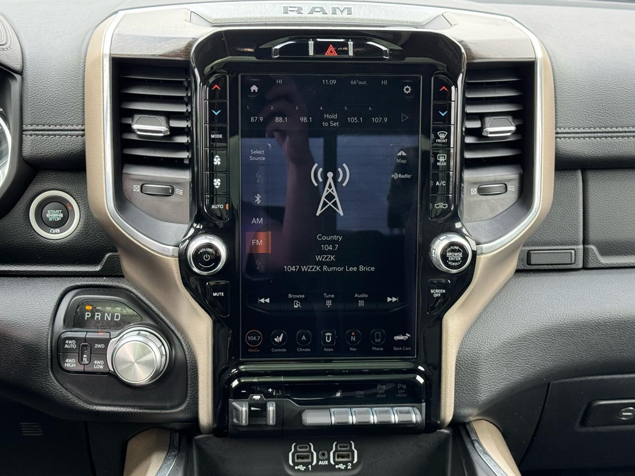 RAM 1500 Laramie 4x4 Crew Cab 5'7" Box 2021