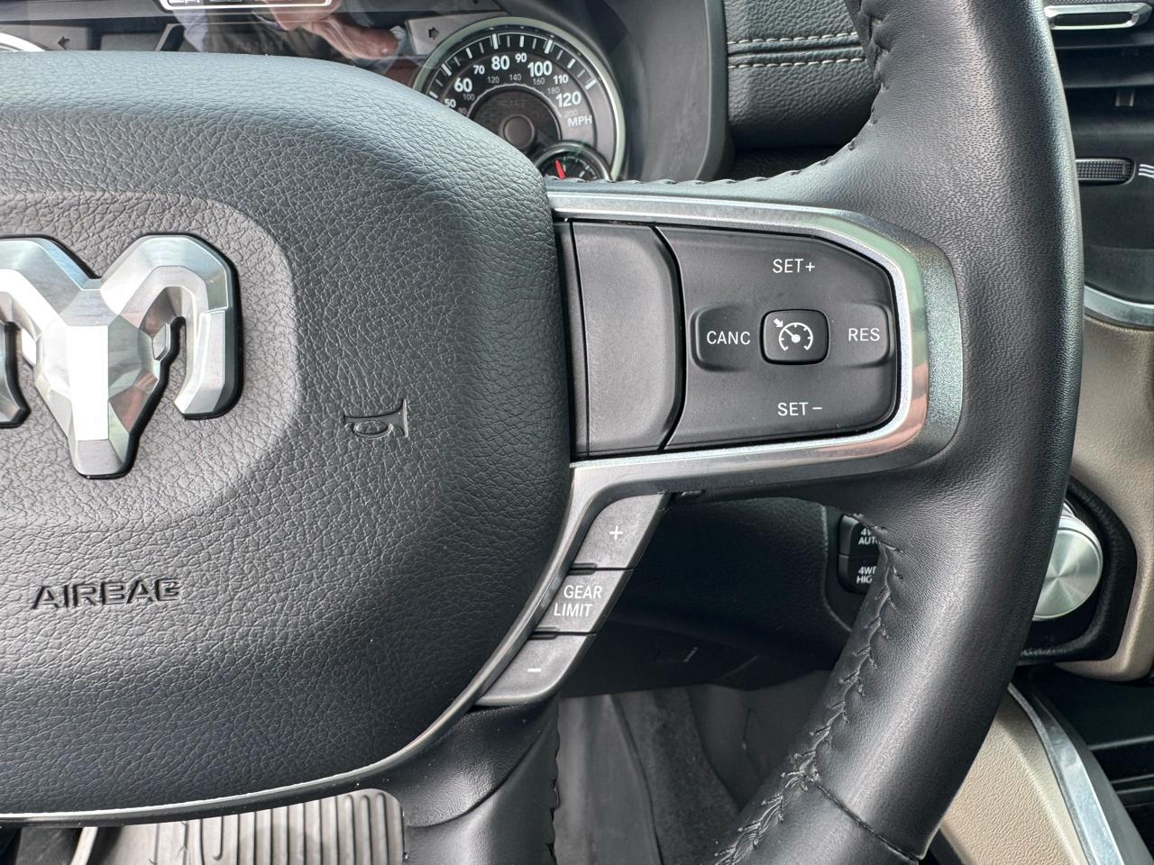 RAM 1500 Laramie 4x4 Crew Cab 5'7" Box 2021