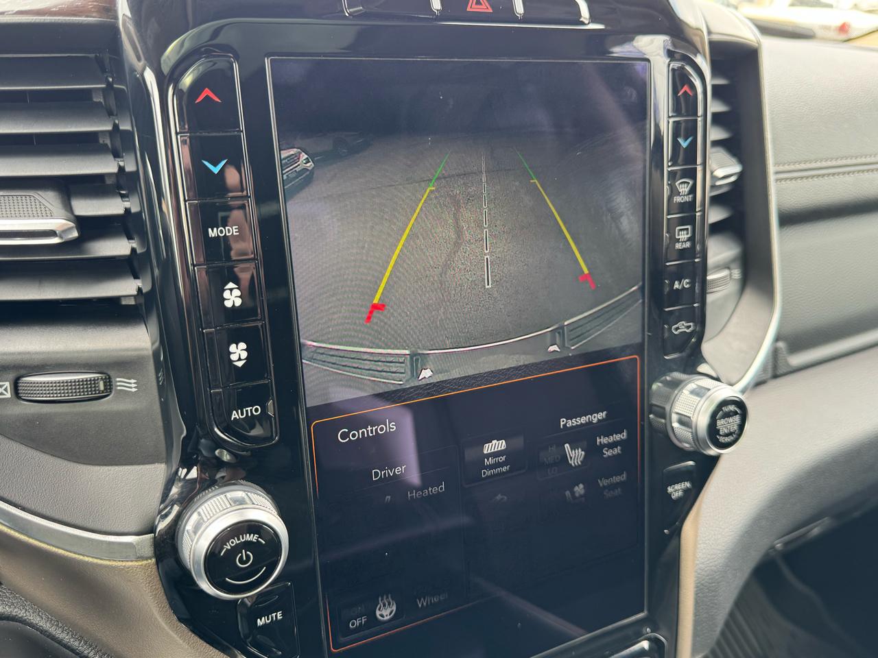 RAM 1500 Laramie 4x4 Crew Cab 5'7" Box 2021