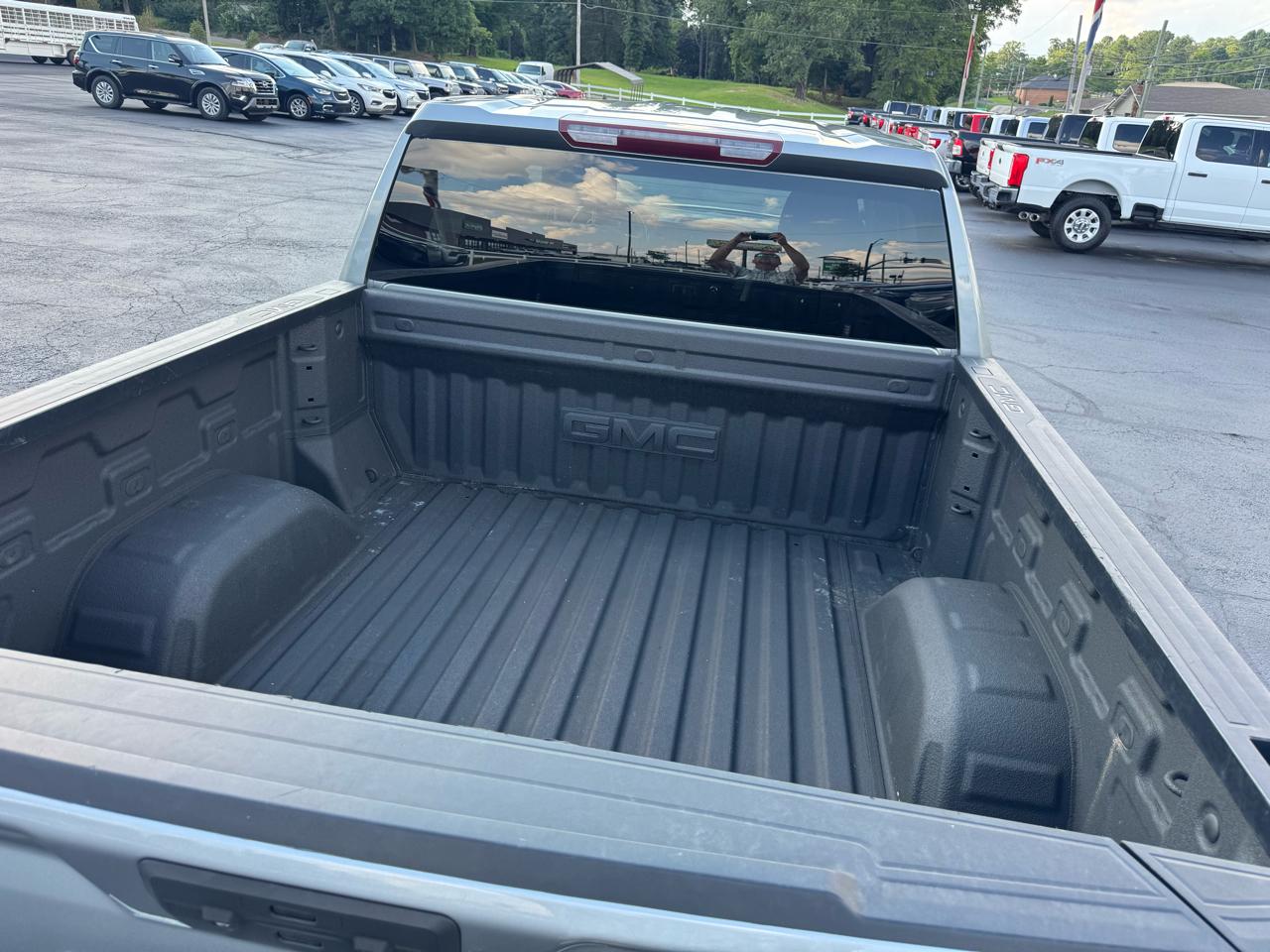 GMC Sierra 1500 4WD Crew Cab 147" Elevation w/3SB 2023