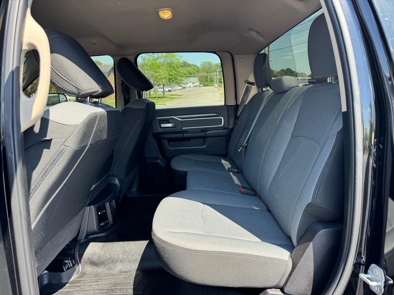 RAM 2500 Big Horn 4x4 Crew Cab 6'4" Box 2020