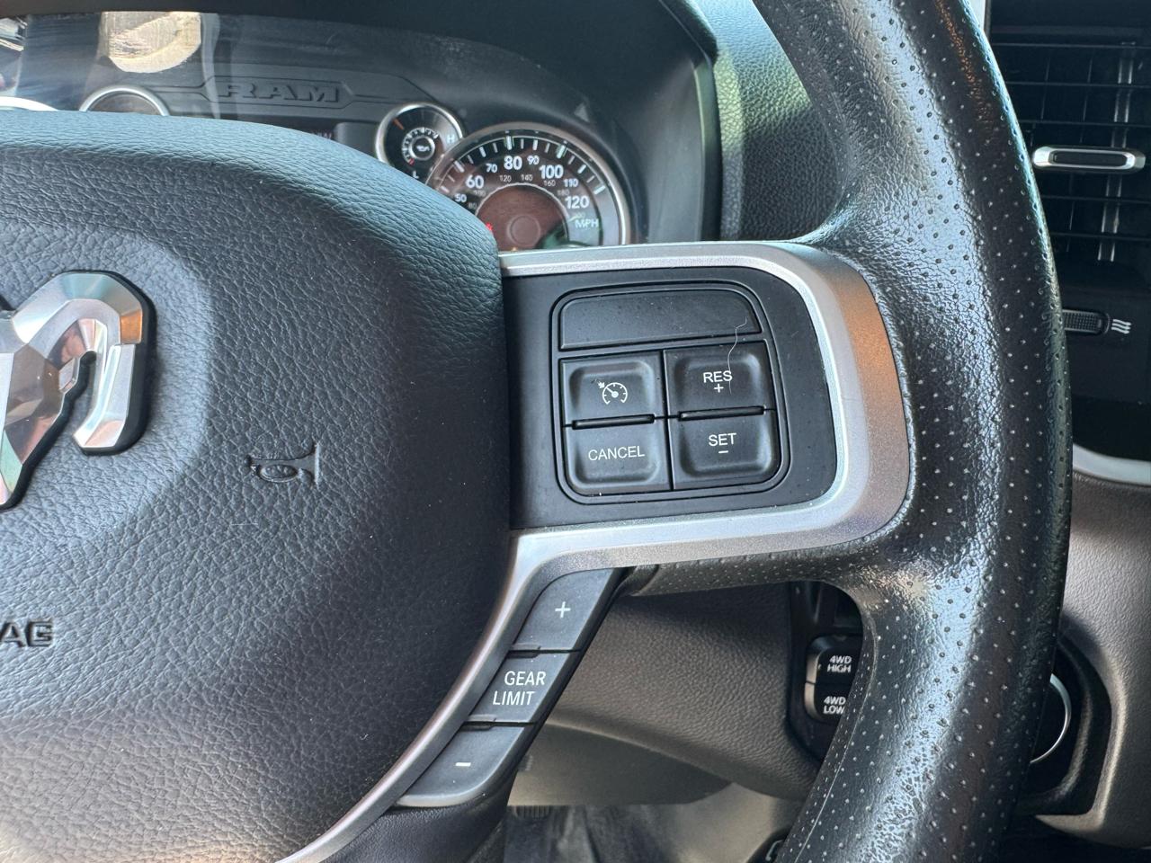 RAM 2500 Big Horn 4x4 Crew Cab 6'4" Box 2020