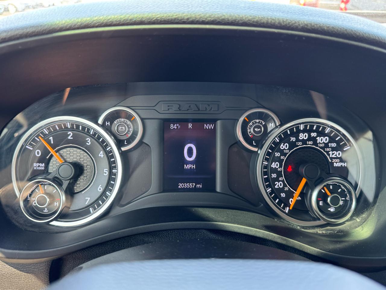 RAM 2500 Big Horn 4x4 Crew Cab 6'4" Box 2020