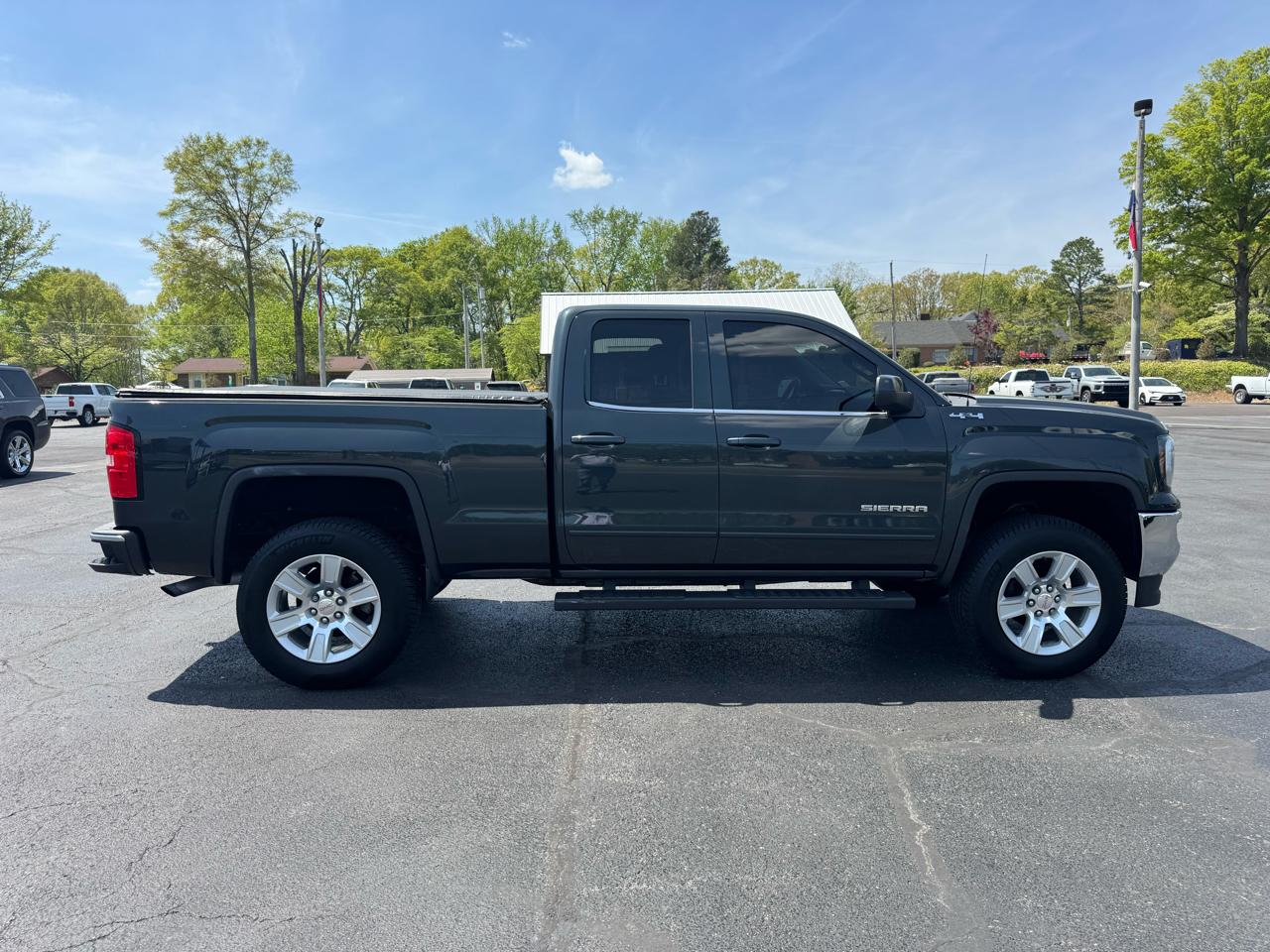 GMC Sierra 1500 4WD Double Cab 143.5" SLE 2017