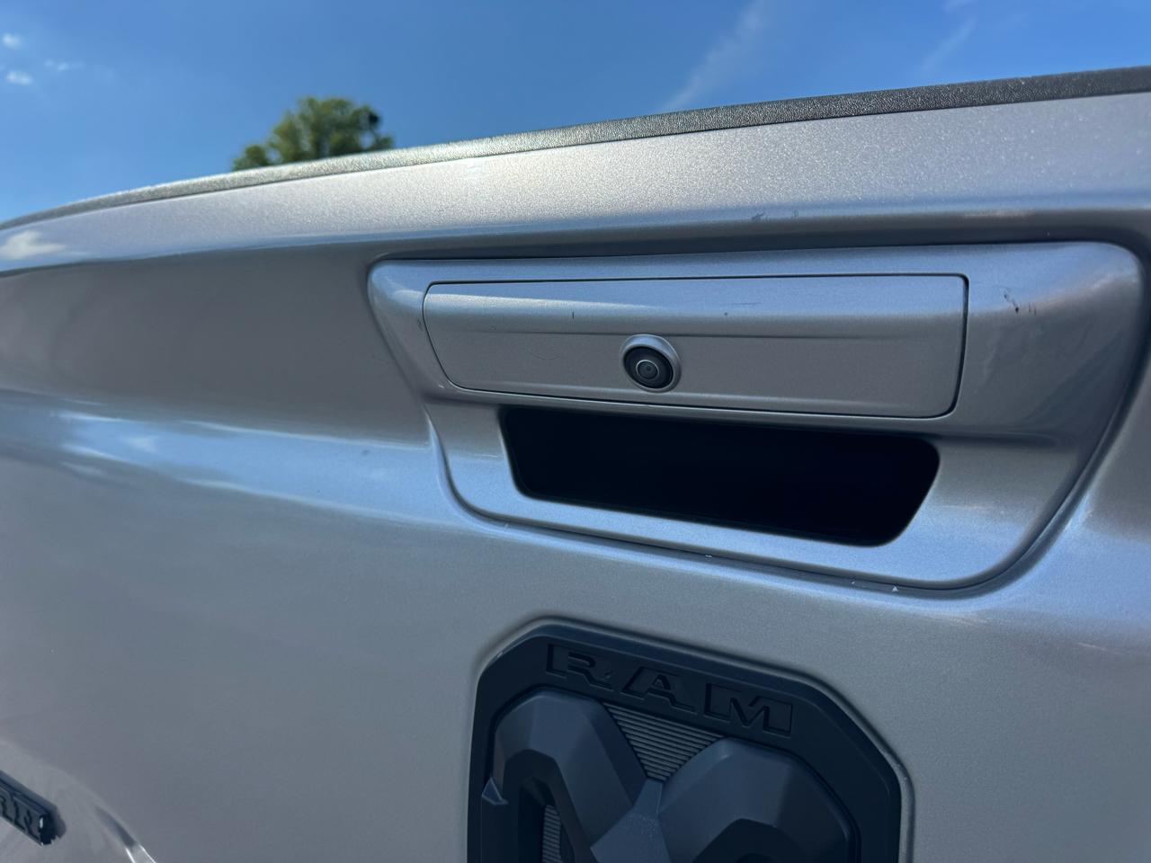 RAM 1500 Big Horn 4x4 Crew Cab 5'7" Box 2020