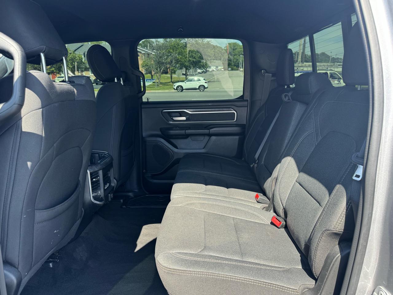 RAM 1500 Big Horn 4x4 Crew Cab 5'7" Box 2020