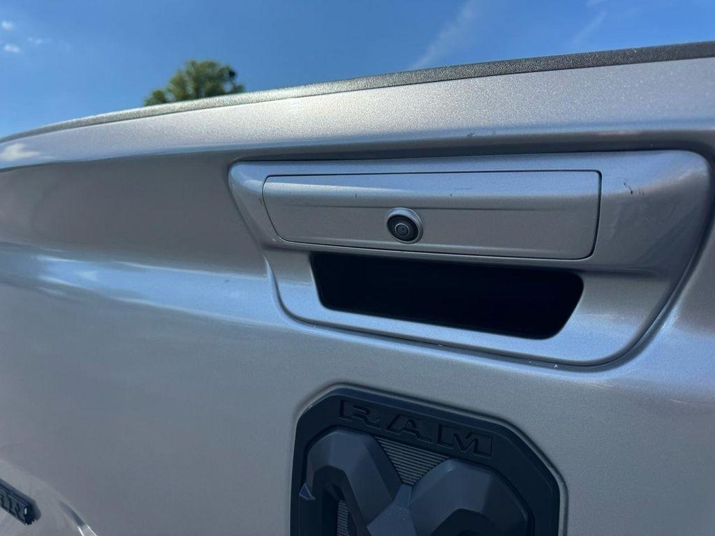 RAM 1500 Big Horn 4x4 Crew Cab 5'7" Box 2020