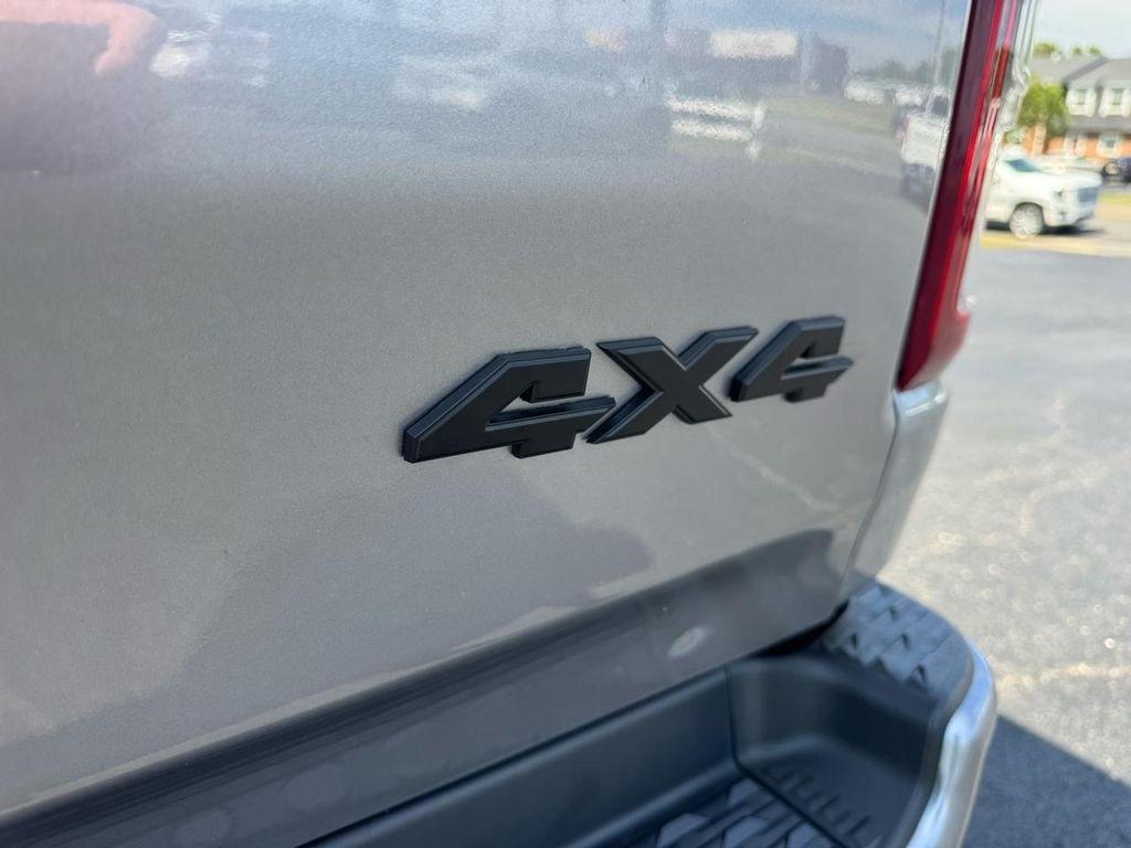 RAM 1500 Big Horn 4x4 Crew Cab 5'7" Box 2020