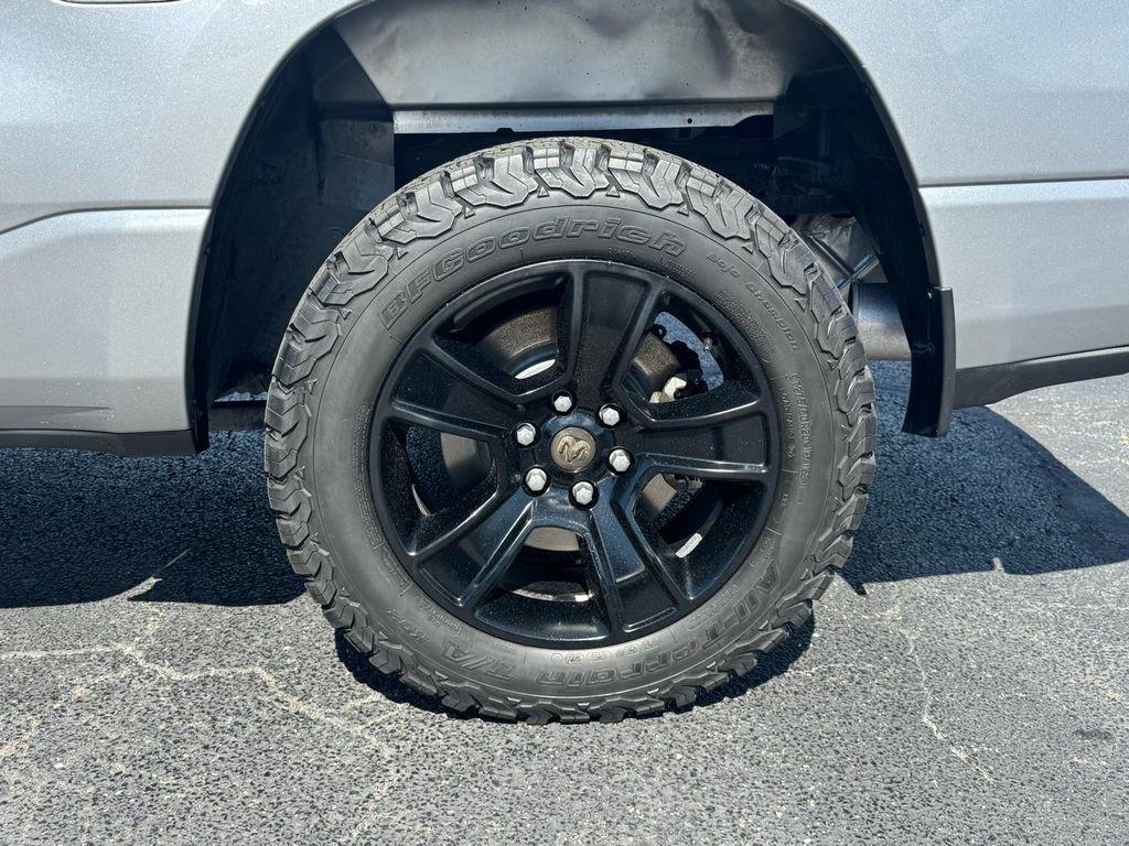 RAM 1500 Big Horn 4x4 Crew Cab 5'7" Box 2020