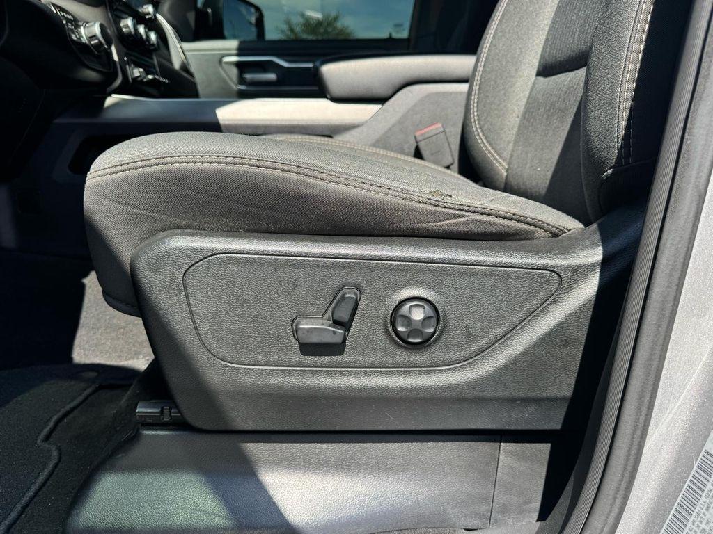 RAM 1500 Big Horn 4x4 Crew Cab 5'7" Box 2020