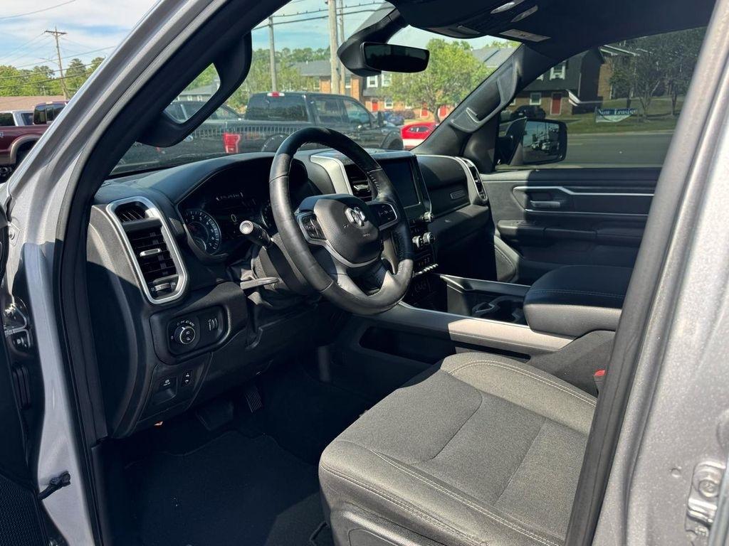 RAM 1500 Big Horn 4x4 Crew Cab 5'7" Box 2020