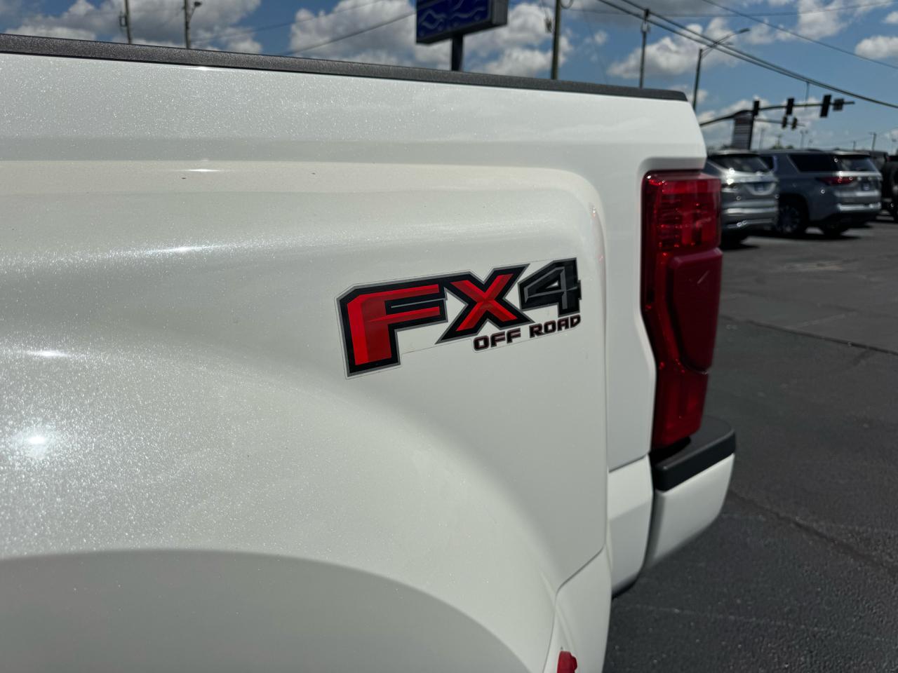 Ford Super Duty F-450 DRW Platinum 4WD Crew Cab 8' Box 2022