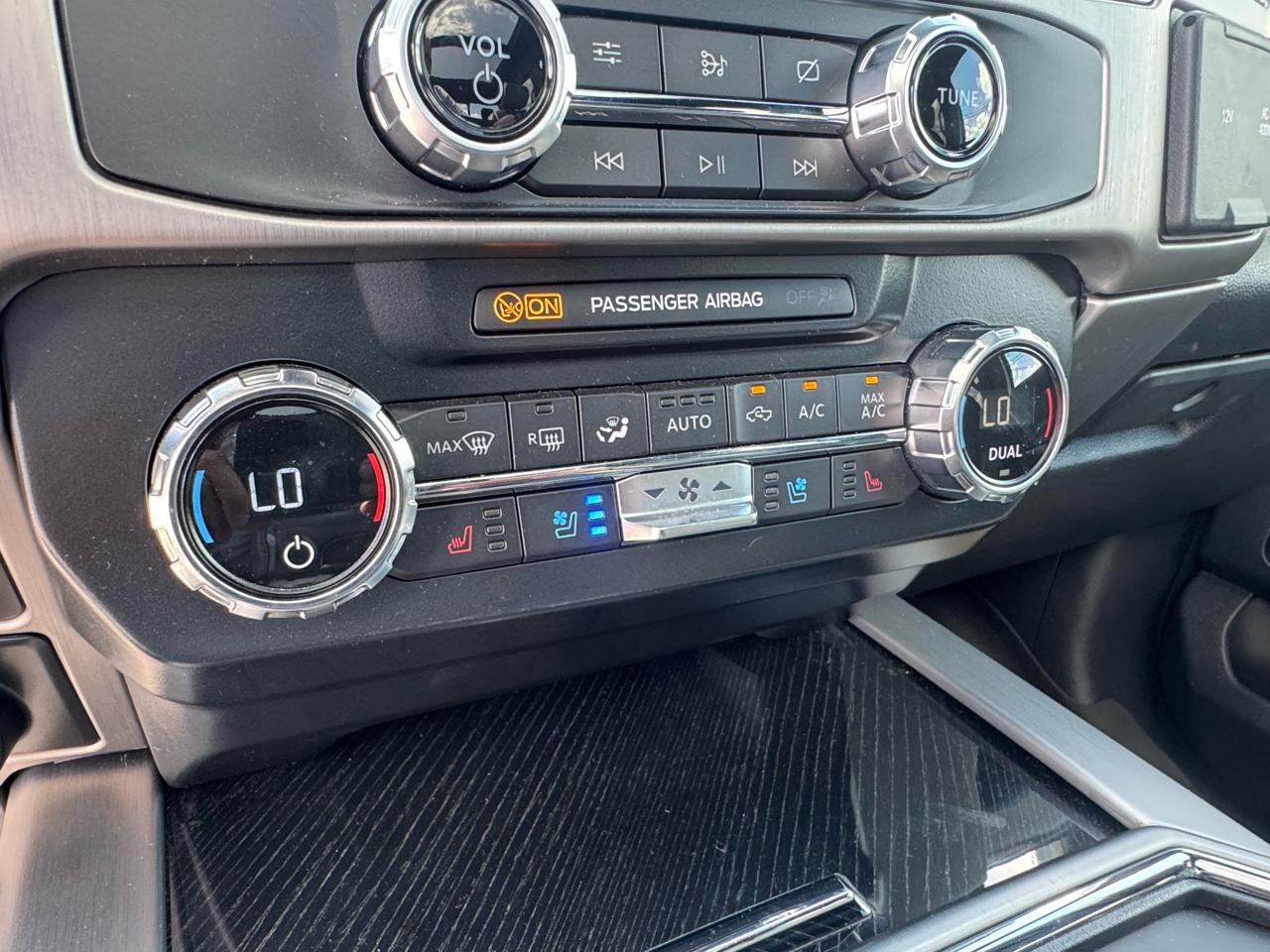 Ford Super Duty F-450 DRW Platinum 4WD Crew Cab 8' Box 2022