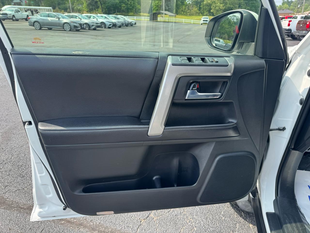 Toyota 4Runner RWD 4dr V6 SR5 Premium (Natl) 2016