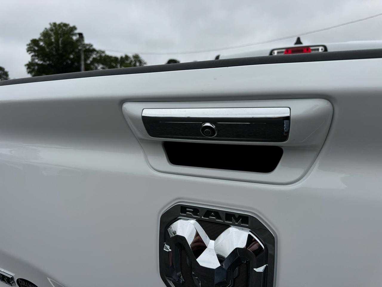 RAM 1500 Big Horn 4x4 Crew Cab 5'7" Box 2020