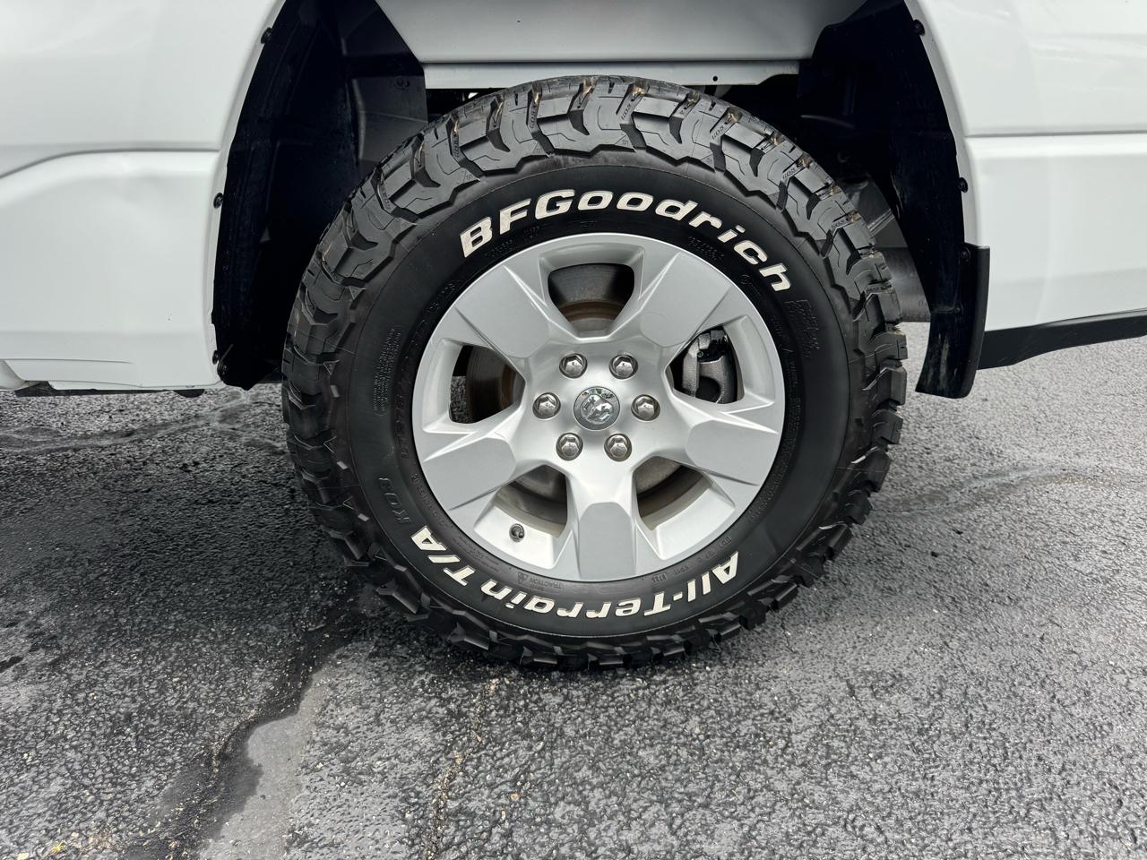 RAM 1500 Big Horn 4x4 Crew Cab 5'7" Box 2020