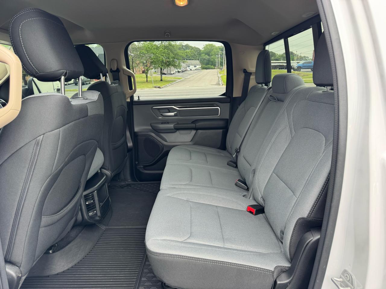 RAM 1500 Big Horn 4x4 Crew Cab 5'7" Box 2020