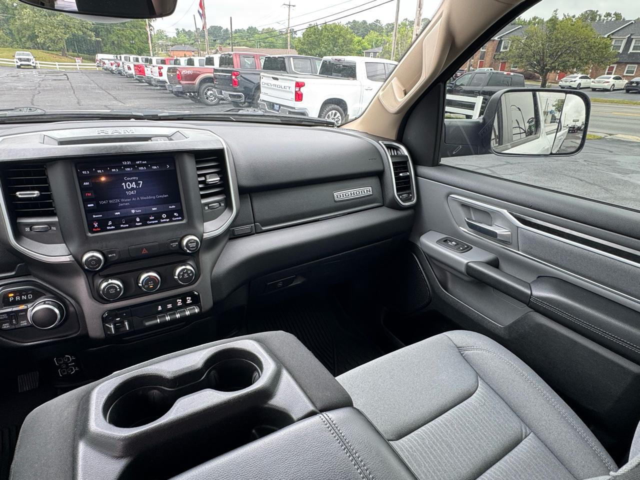 RAM 1500 Big Horn 4x4 Crew Cab 5'7" Box 2020