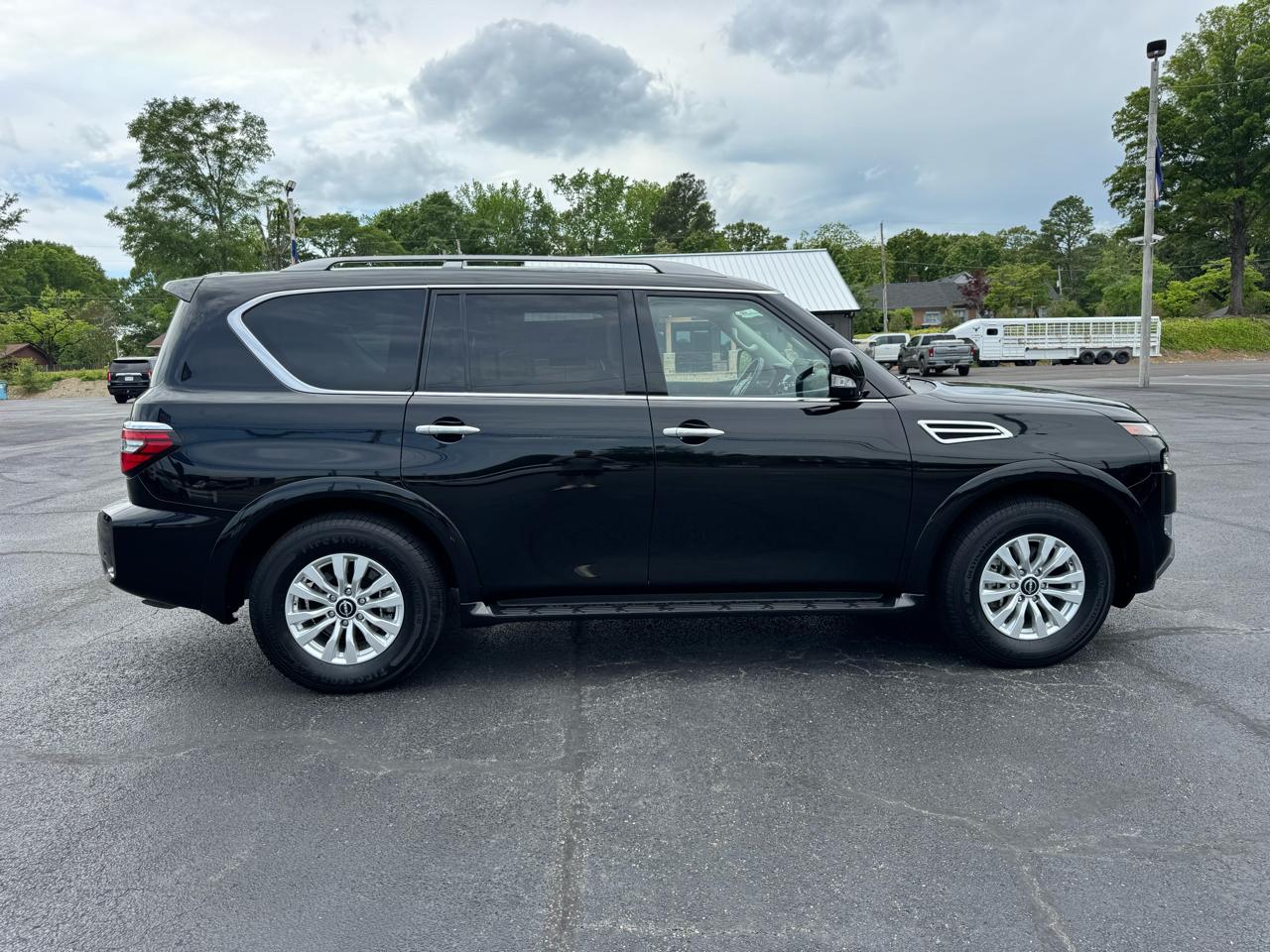 Nissan Armada 4x2 SV 2023