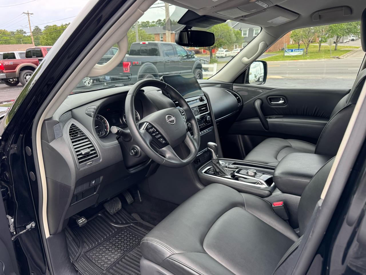 Nissan Armada 4x2 SV 2023