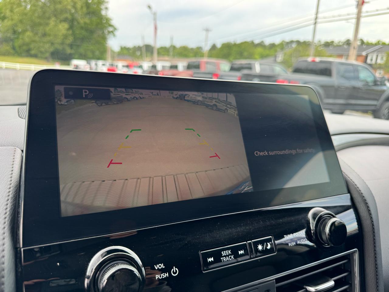 Nissan Armada 4x2 SV 2023