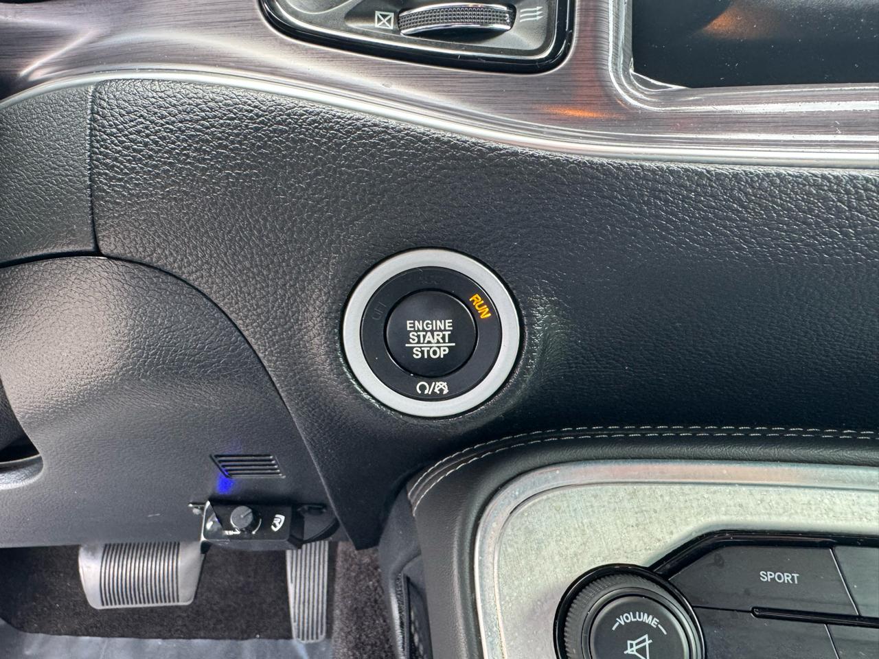 Dodge Challenger 2dr Cpe SXT 2016