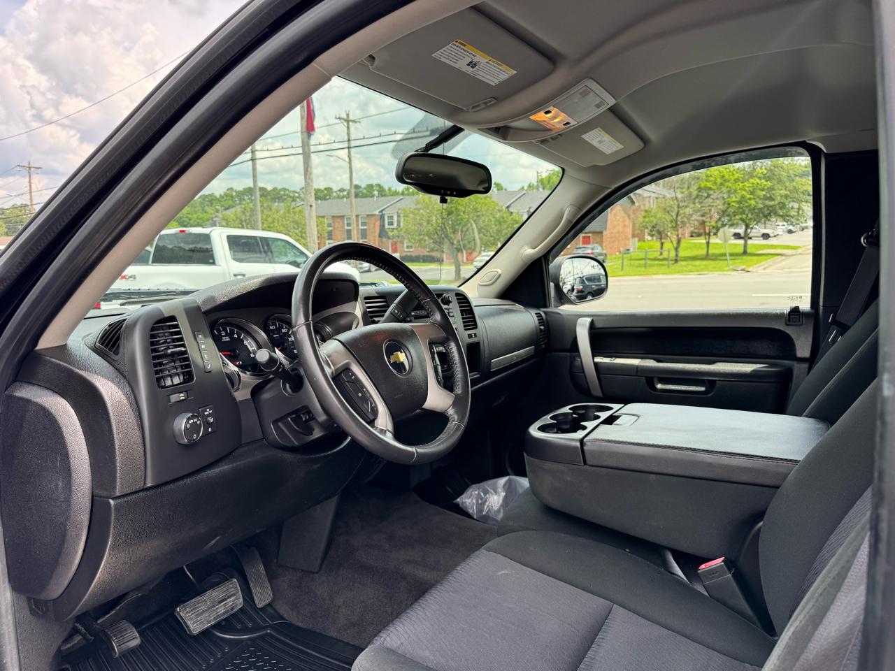 Chevrolet Silverado 1500 4WD Ext Cab 143.5" LT 2011