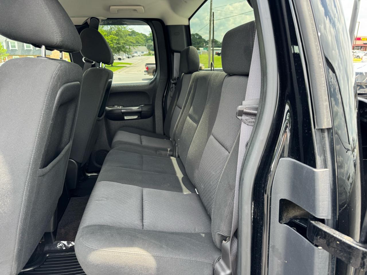 Chevrolet Silverado 1500 4WD Ext Cab 143.5" LT 2011