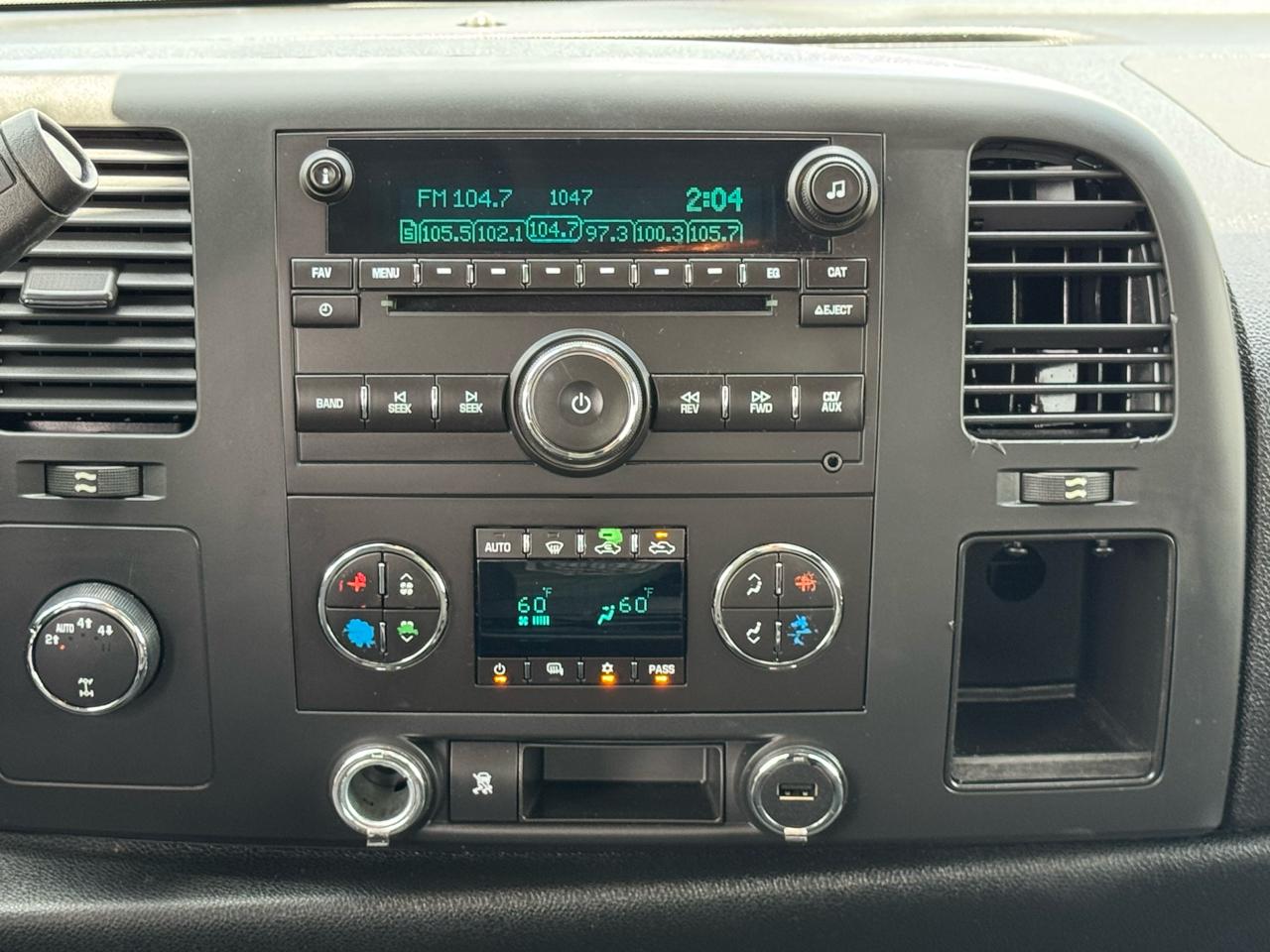 Chevrolet Silverado 1500 4WD Ext Cab 143.5" LT 2011