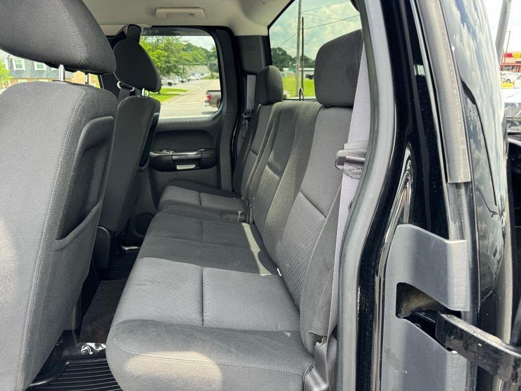 Chevrolet Silverado 1500 4WD Ext Cab 143.5" LT 2011
