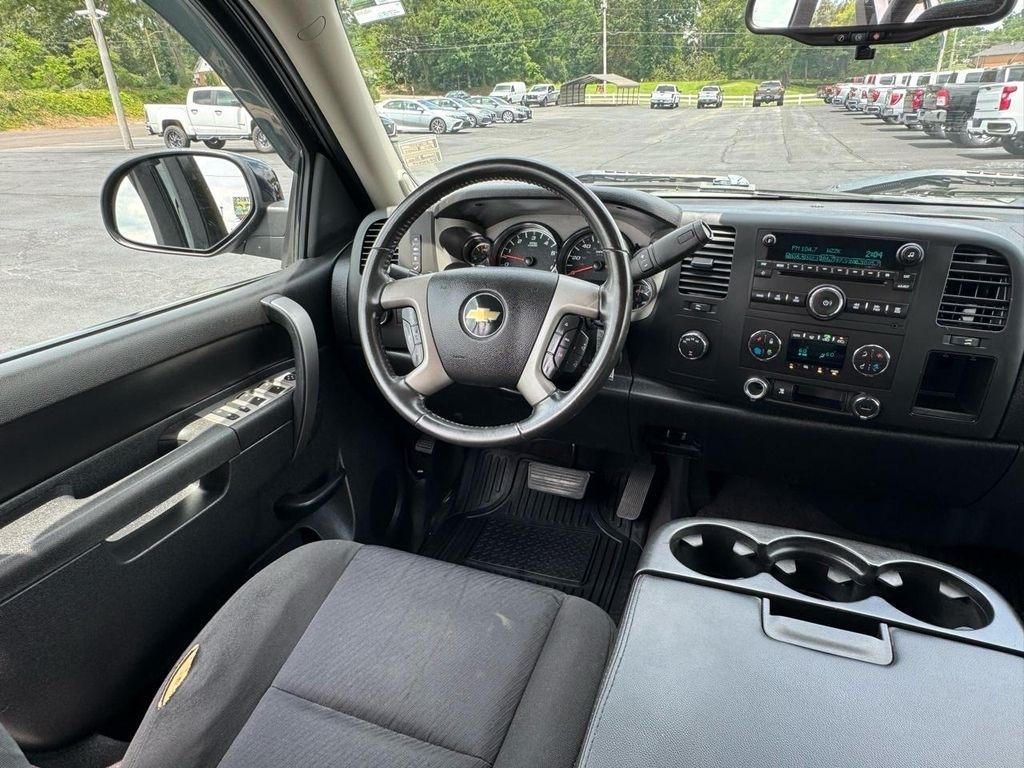 Chevrolet Silverado 1500 4WD Ext Cab 143.5" LT 2011
