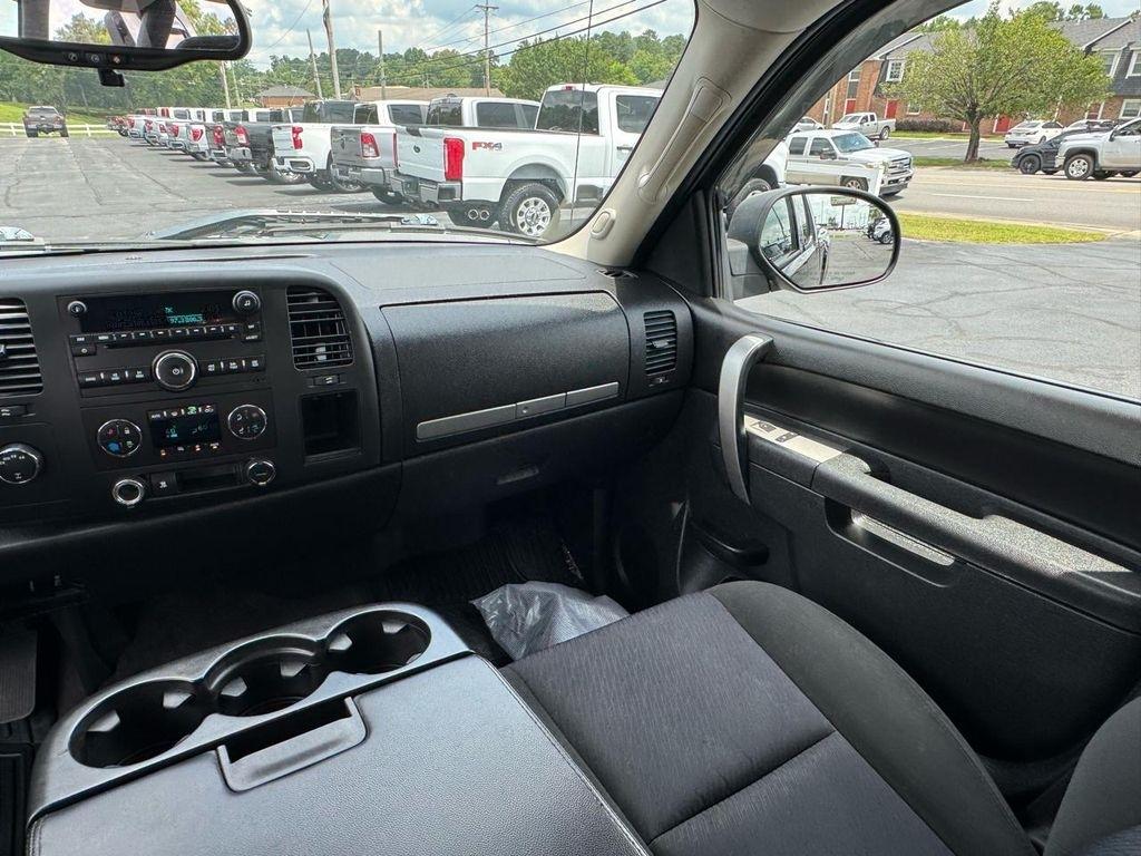 Chevrolet Silverado 1500 4WD Ext Cab 143.5" LT 2011
