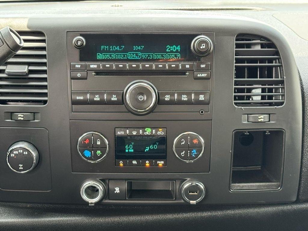 Chevrolet Silverado 1500 4WD Ext Cab 143.5" LT 2011
