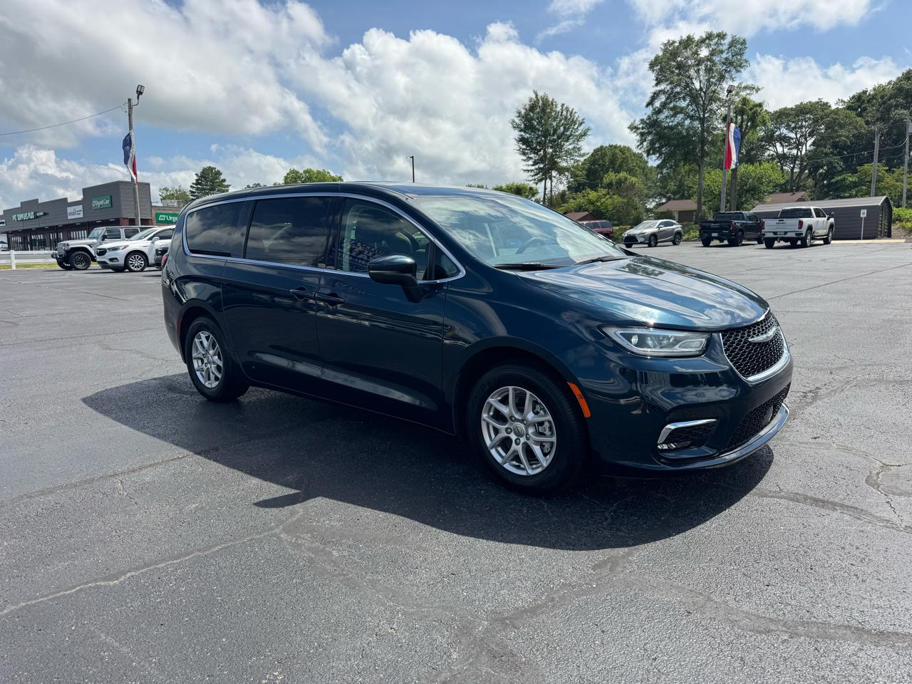 Chrysler Pacifica Touring L FWD 2023