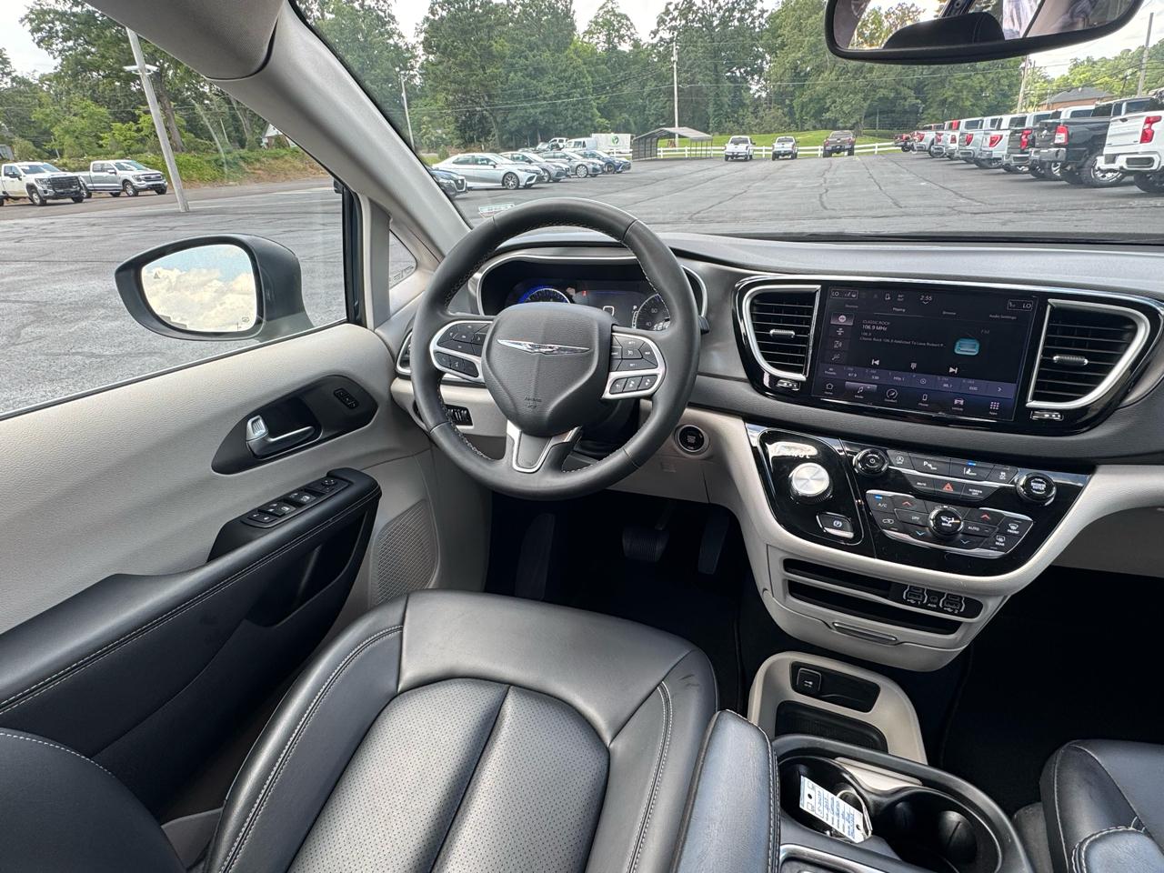 Chrysler Pacifica Touring L FWD 2023