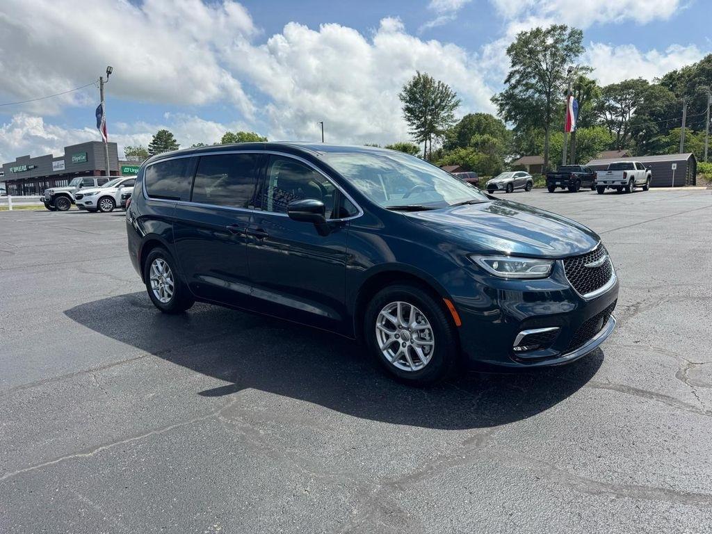 Chrysler Pacifica Touring L FWD 2023